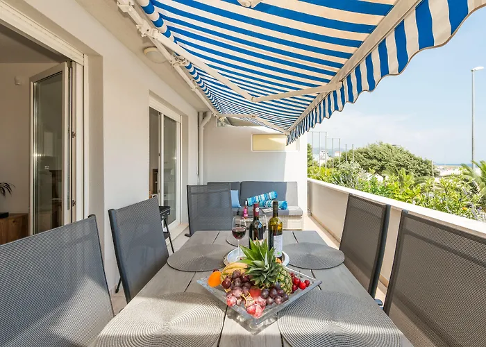 Sun & Palms Apartment